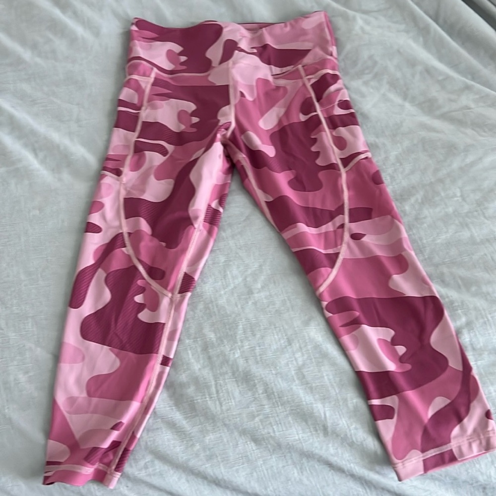 Zyia capri leggings with pockets